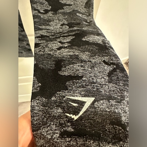 Gymshark Black Gym Camo Seamless Leggings - Picture 4 of 5